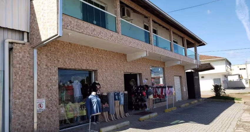 Sobrado à venda com duas salas comerciais na parte inferior, ja alugadas, Bairro Ulysses Guimarães,
