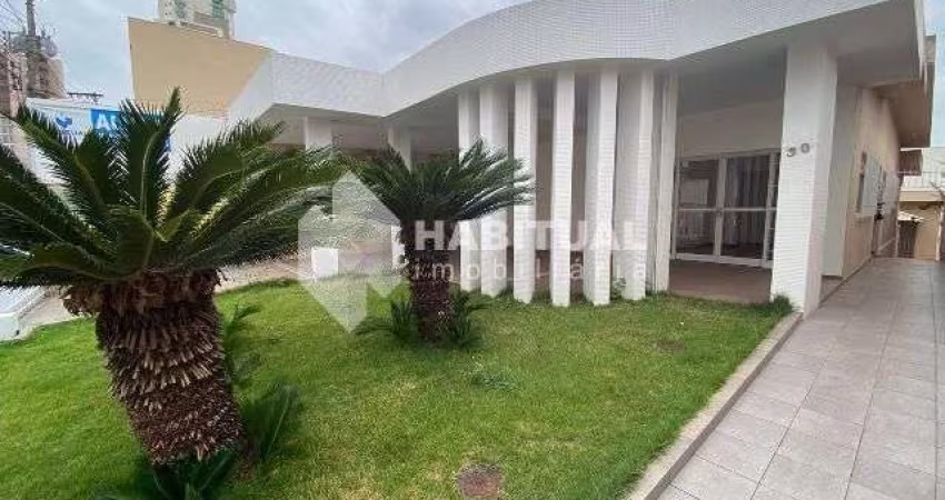 Casa comercial com 2 salas para alugar no Fundinho, Uberlândia 