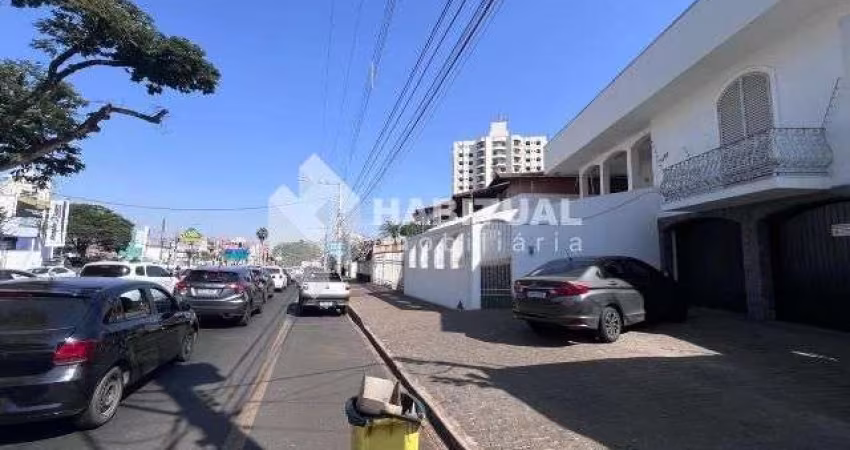 Casa comercial com 6 salas para alugar no Martins, Uberlândia 