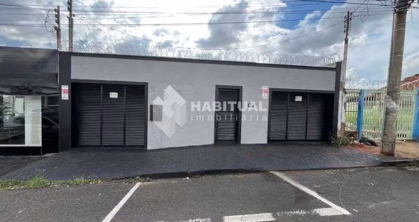 Casa comercial com 6 salas para alugar no Centro, Uberlândia 