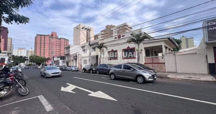 Casa comercial com 7 salas para alugar no Centro, Uberlândia 