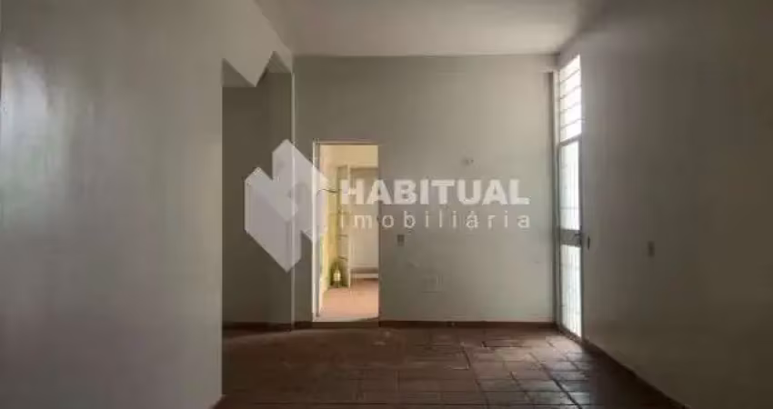 Casa comercial com 6 salas para alugar no Centro, Uberlândia 