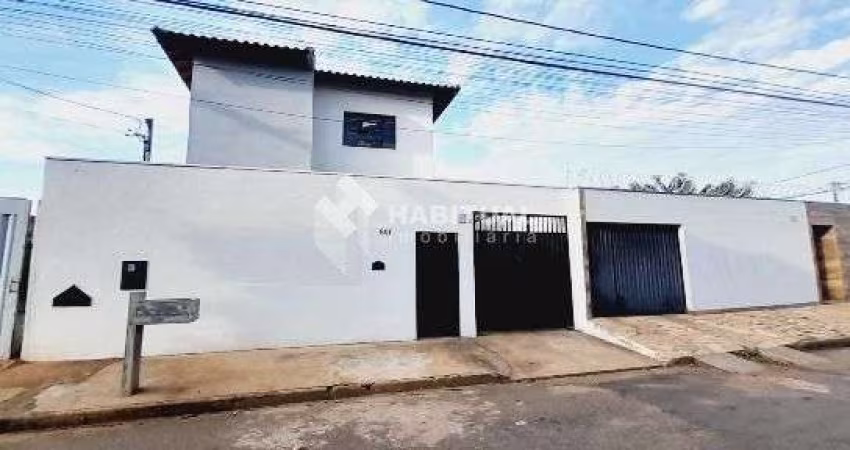 Casa comercial com 4 salas para alugar no Conjunto Segismundo Pereira, Uberlândia 
