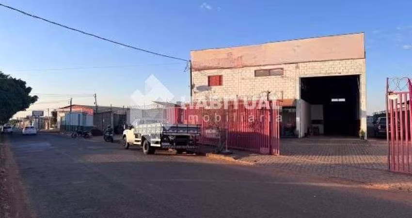 Barracão / Galpão / Depósito com 5 salas para alugar no Conjunto Segismundo Pereira, Uberlândia 