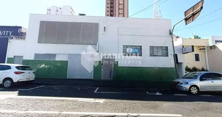 Casa comercial com 4 salas para alugar no Centro, Uberlândia 