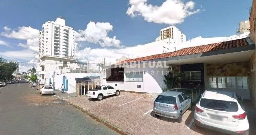 Casa comercial com 2 salas para alugar no Centro, Uberlândia 