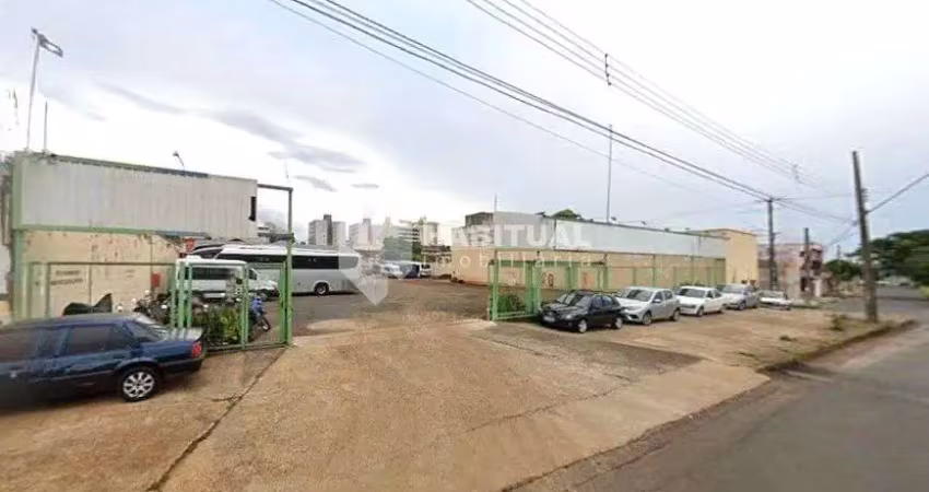 Barracão / Galpão / Depósito com 7 salas para alugar no Martins, Uberlândia 