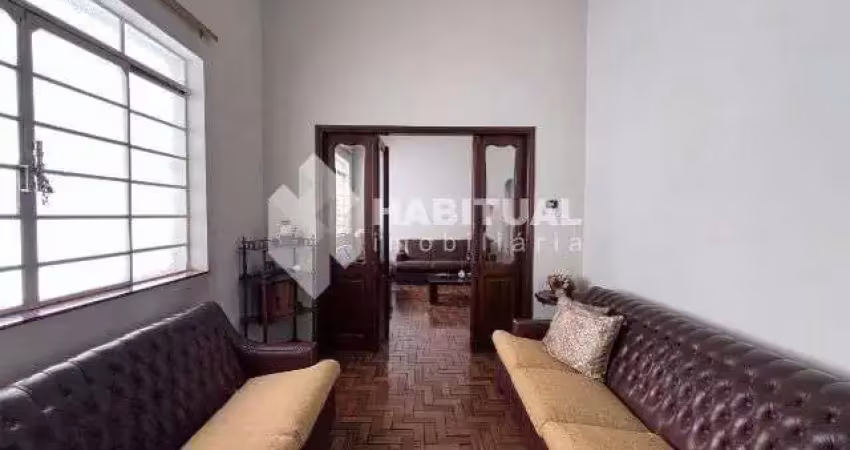Casa comercial com 7 salas para alugar no Centro, Uberlândia 