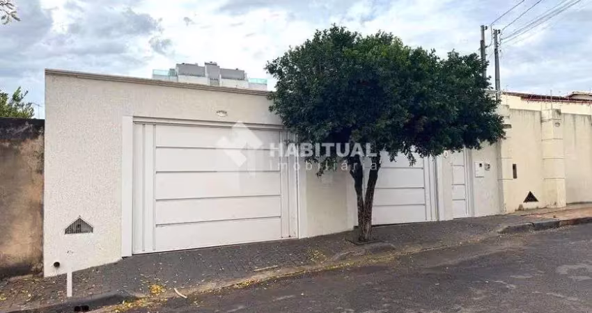 Casa comercial com 8 salas para alugar no Patrimônio, Uberlândia 