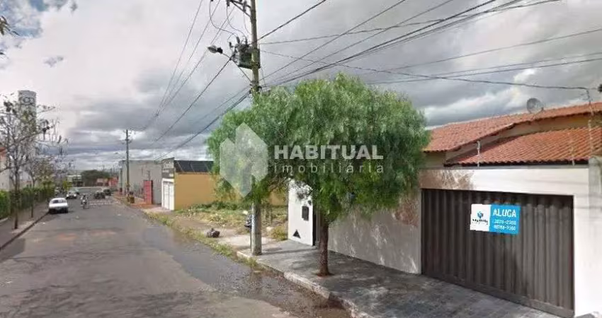 Casa com 3 quartos para alugar no Planalto, Uberlândia 