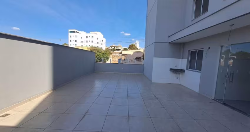 Area Privativa de 02 Quartos no Bairro Santa Mônica