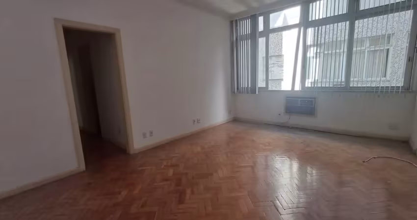 Apartamentaço no coração da tijuca, com mais de 80m2, há apenas 10 minutinhos do metrô