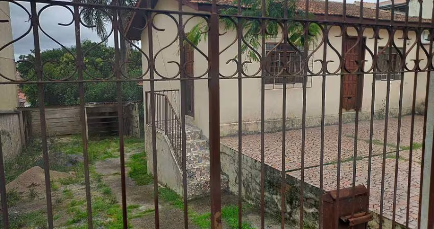Terreno à venda na Rua Elói Orestes Zeglin, 39, Pinheirinho, Curitiba
