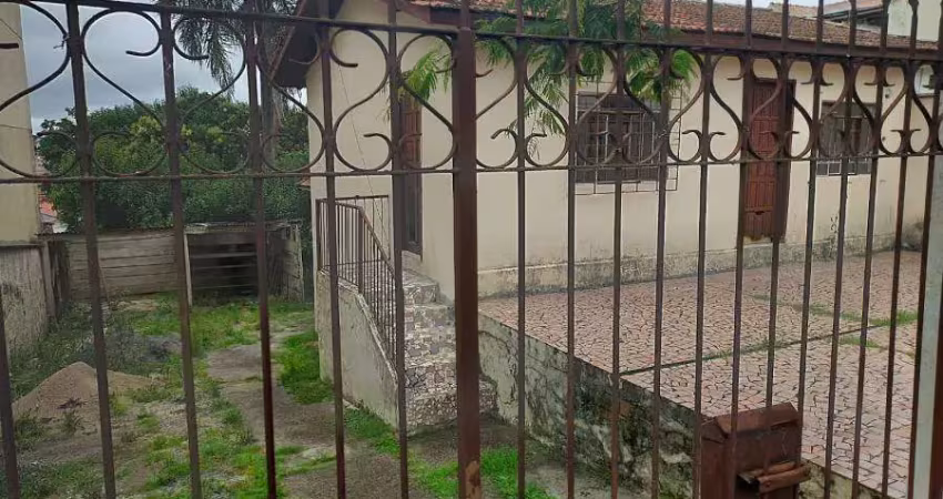 Casa com 2 quartos à venda na Rua Elói Orestes Zeglin, 39, Pinheirinho, Curitiba