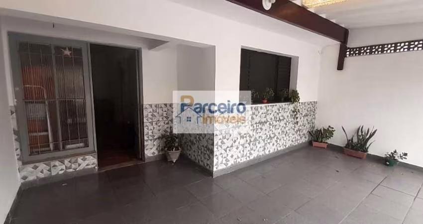 Casa térrea com quintal 02 vagas garagem e 02 dormitórios à venda, 65 m² por R$ 650.000,00 - Penha