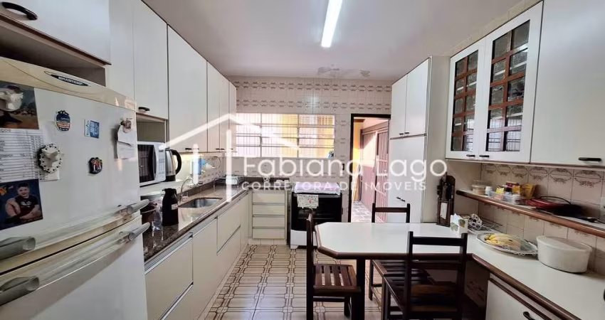 Casa 231m com 3 quartos 1 suíte 2 vagas e edícula R$850.000 na Vila Arens