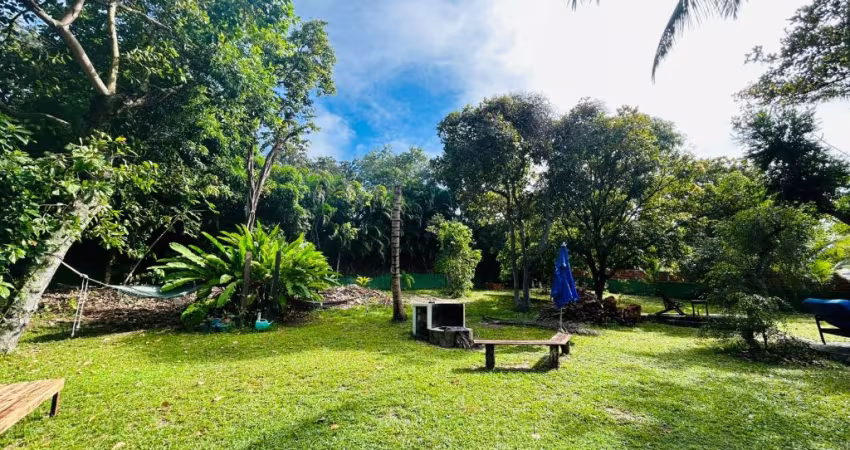 Terreno de 2000 m2 com casa e 4 chalés em Imbassai