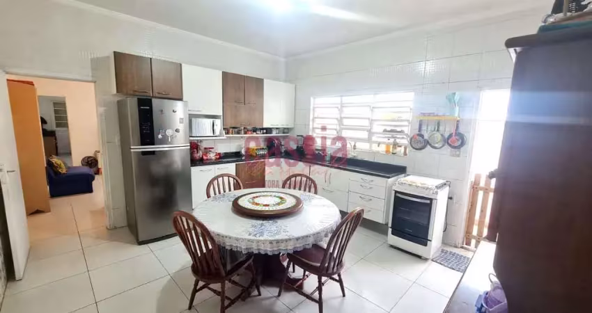 Casa com 3 quartos, Guilhermina, Praia Grande - R$ 695 mil, Cod: 4648