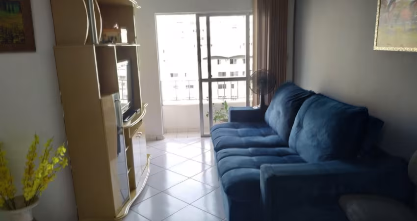 APARTAMENTO COM SACADA NO CENTRO