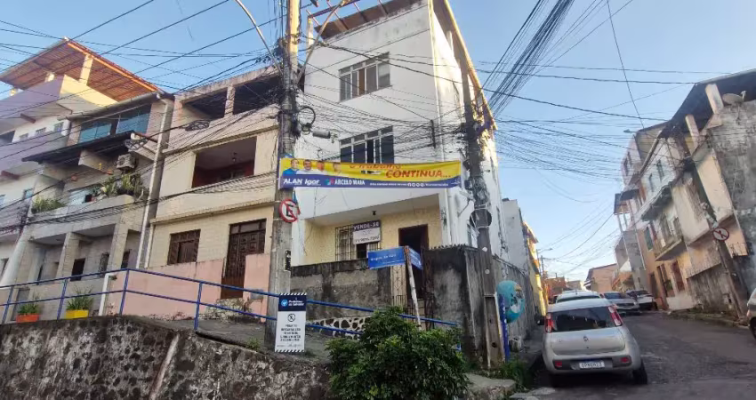 Casa triplex com cobertura no engenho velho de brotas .