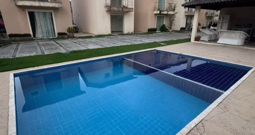 Casa dúplex em condomínio fechado/ catu de abrantes.