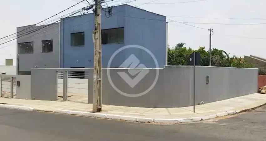 VENDE-SE SOBRADO 3 QUARTOS SENDO UMA SUÍTE + CLOSET E SACADA - AREA TOTAL DE 260M² E 130M² DE AREA CONSTRUÍDA - LOCALIZADO NO JARDIM UNIVERSITÁRIO -  APENAS R$630.000,00 codigo: 106100
