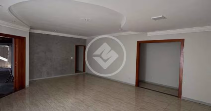 Sobrado com localização privilegiada no Ipase,  Atende para o residencial e ou comercial, com várias salas e garagens próxima de Mercado, Posto, Farmácia, praça, Shopping, codigo: 120454