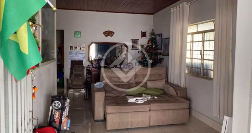 VENDE-SE CASA 3 QUARTOS SENDO 1 SUÍTE E BANHEIRO SOCIAL - 420M² DE ÁREA TOTAL - R$1.000.000,00 codigo: 107095
