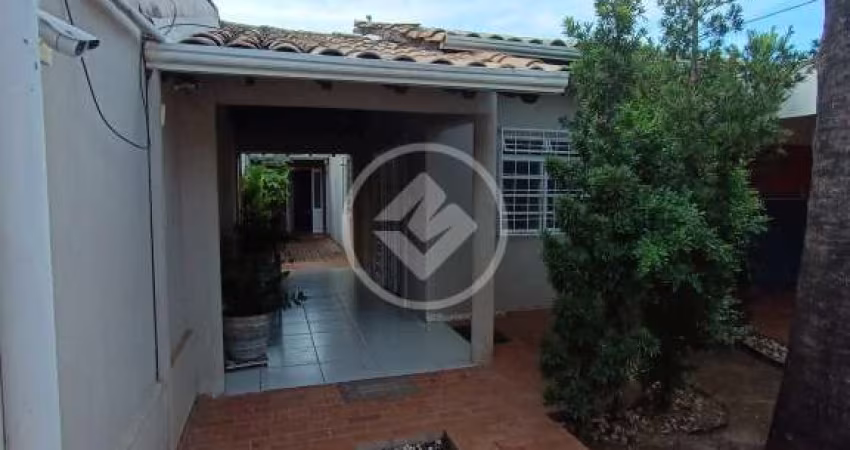 Aluga-se Casa Térrea - 4 Quartos - 2 Suítes - 435m² - Com piscina - Goiabeiras  - Cuiabá MT - Valor:  R$ 6.000,00 codigo: 116382