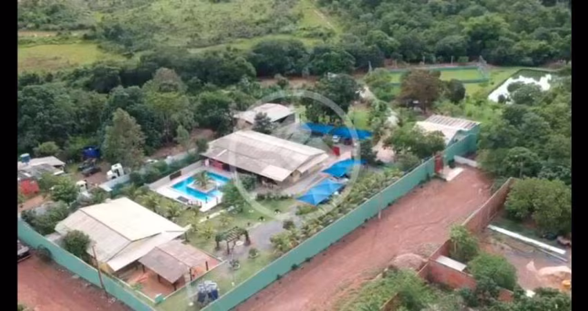 Chácara em Várzea Grande, piscina, espaço de festa, campo de futebol, 4 suítes, casa de caseiro, tanque para peixe codigo: 69776