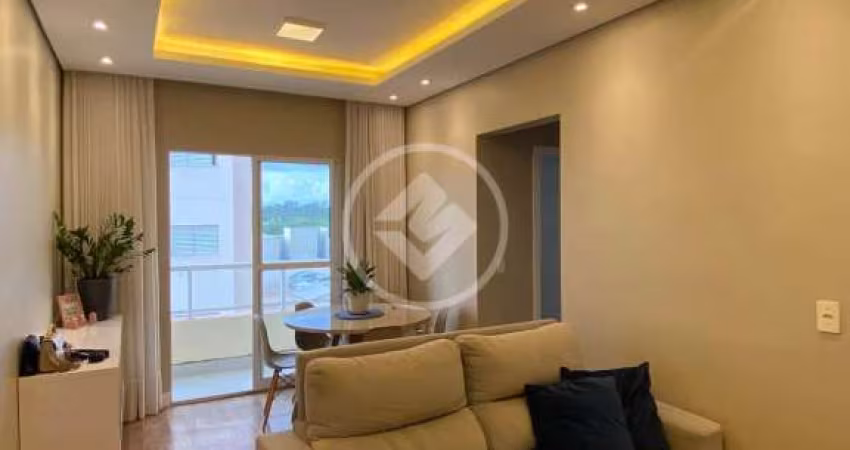 IMPERDÍVEL  ALUGUEL CONDOMÍNIO JARDIM DA TORRES  Apartamento mobiliado e reformado no 1°andar  • Cozinha com armários, cooktop, geladeira e micro-ondas • Lavanderia com máquina de lavar  • Sala de jan