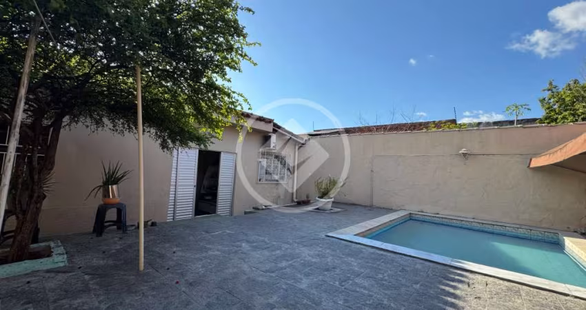 CASA COM PISCINA 3 quartos c/ piscina 2 vagas e quintal codigo: 95926