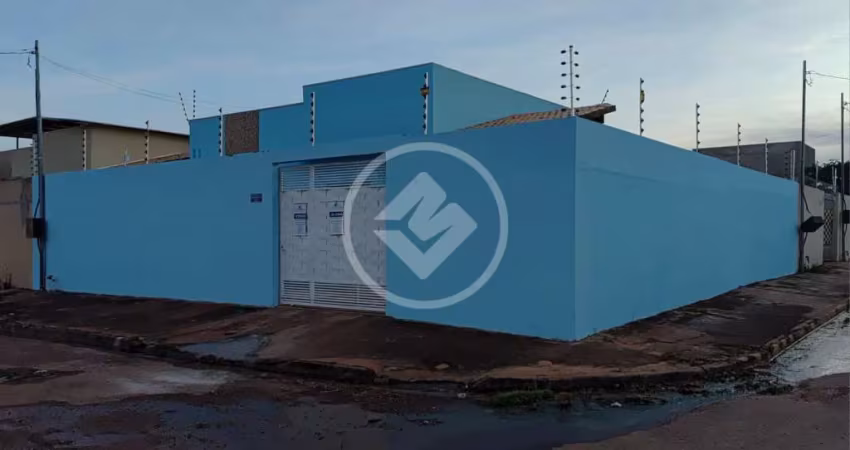 Casa de esquina, como 2 quartos, sendo 1 suíte, sala integrada com cozinha, banheiro social, área de serviço, garagem coberta para 1 carro, quinta e reservatório de água. codigo: 118646