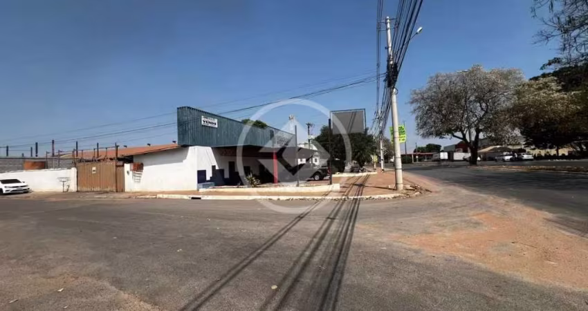 VENDE-SE GALPÃO EM EXCELENTE LOCALIZAÇÃO EM FRENTE A ROD. PALMIRO PAES DE BARROS - 2.000M² DE ÁREA COBERTA - 3 FRENTES - R$4.000.000,00 codigo: 122152