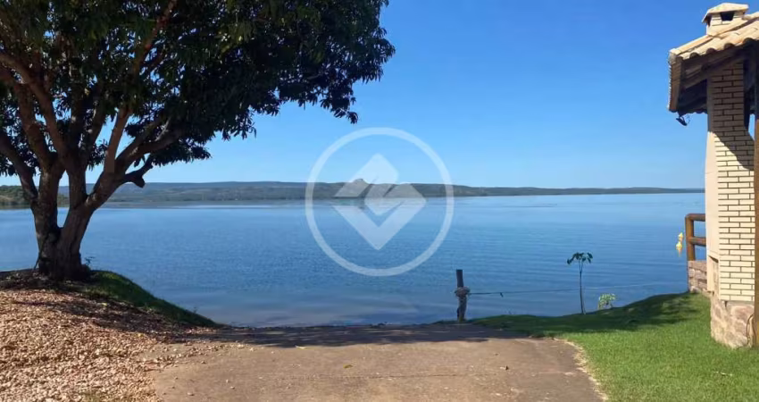 Casa de Sossego à beira do Lago do Manso, dentro de Condomínio, contento quatro suítes mobiliadas, todas com ar condicionados, duas salas, cozinha americana, duas varandas com ventiladores, piscina. c