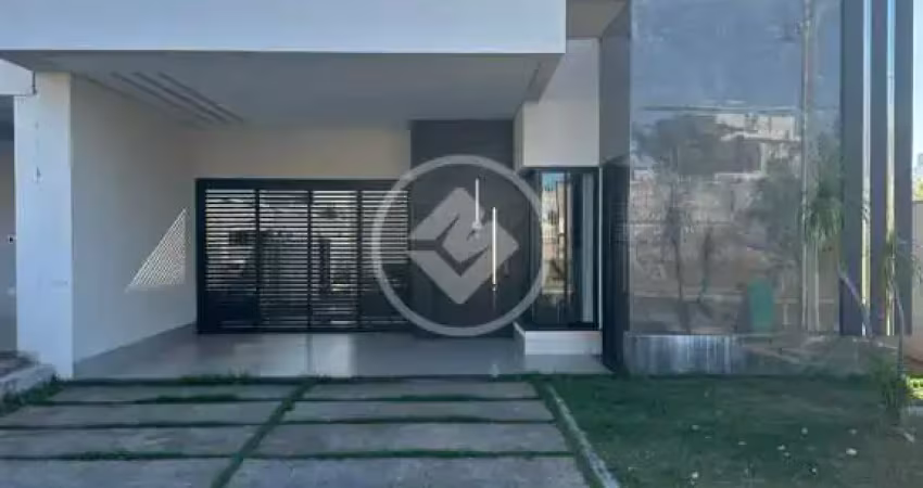 Linda casa no belvedere 2, 3 suítes mobiliadas, sendo 1 master,piscina com cascata e hidromassagem, automação completa de aúdio de vídeo, area gourmet com pé direito alto, móveis planejados com 5 anos