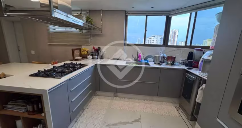 Lindíssima cobertura dúplex localizada na região mais elegante de cuiabá, edifício del fiori. sala de estar e jantar conjugada, integrada a sacada toda climatizada, suite master com sacada privativas,