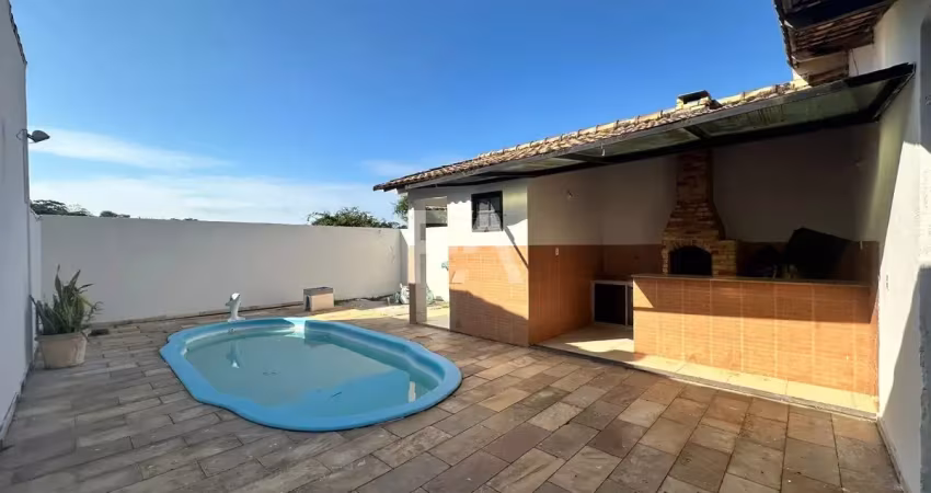 Vendo casa 02 quartos, piscina,  no bairro nova macaé - macaé - rj