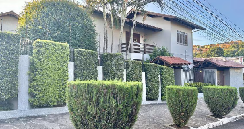 Casa à venda em Novo Hamburgo, Petrópolis, com 3 quartos, com 205 m²