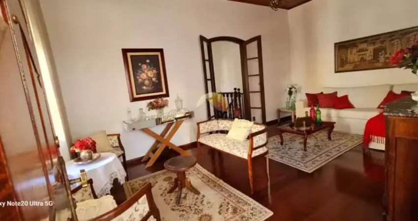 VENDO ENCANTADORA CASA NO CENTRO DE ITAJUBÁ! - CA1385