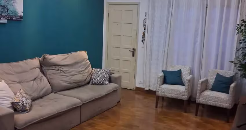 Amplo sobrado com 3 dormitórios sendo 1 suíte, churrasqueira e edícula