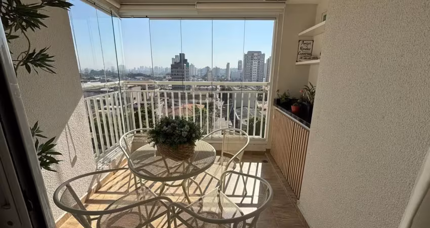Lindo apartamento com varanda gourmet, 2 dormitórios e 1 suíte.