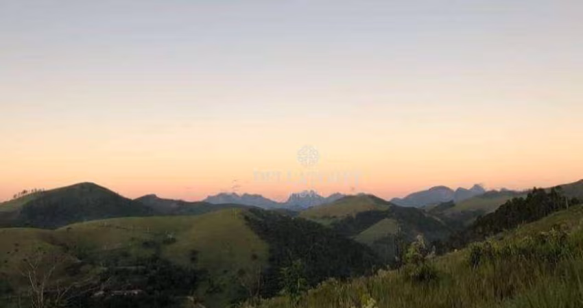 Terreno à venda, 615 m² por R$ 160.000,00 - Pessegueiros - Teresópolis/RJ
