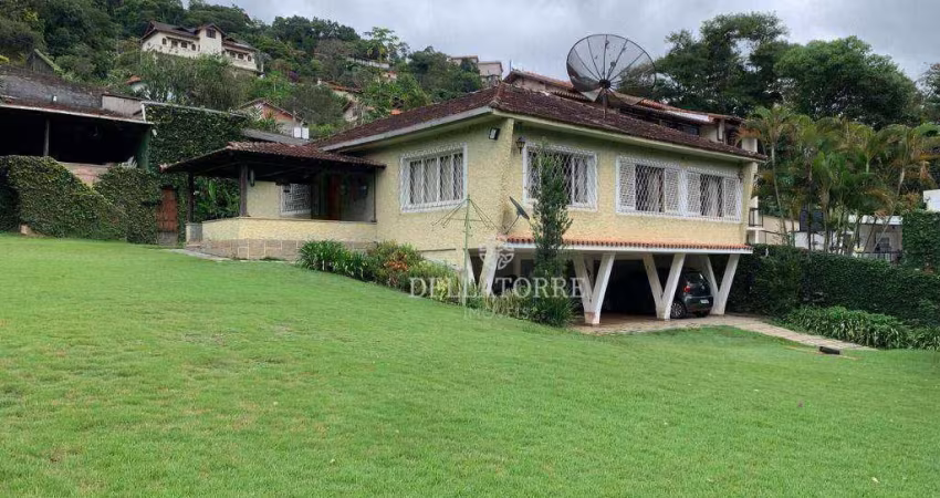 Casa com 3 dormitórios à venda, 237 m² por R$ 1.400.000,00 - Golfe - Teresópolis/RJ