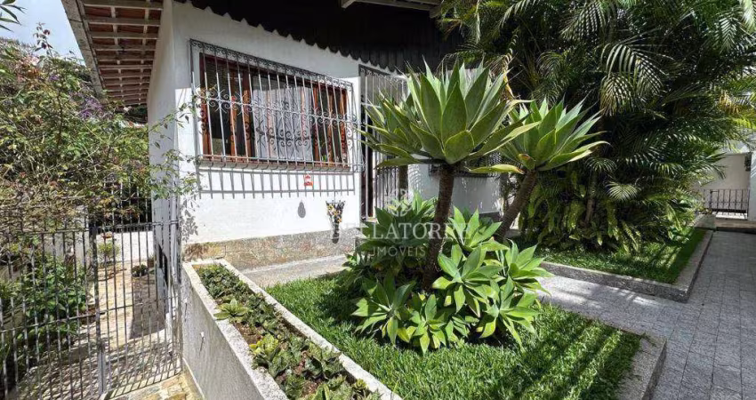 Casa com 3 dormitórios à venda, 179 m² por R$ 980.000,00 - Carlos Guinle - Teresópolis/RJ