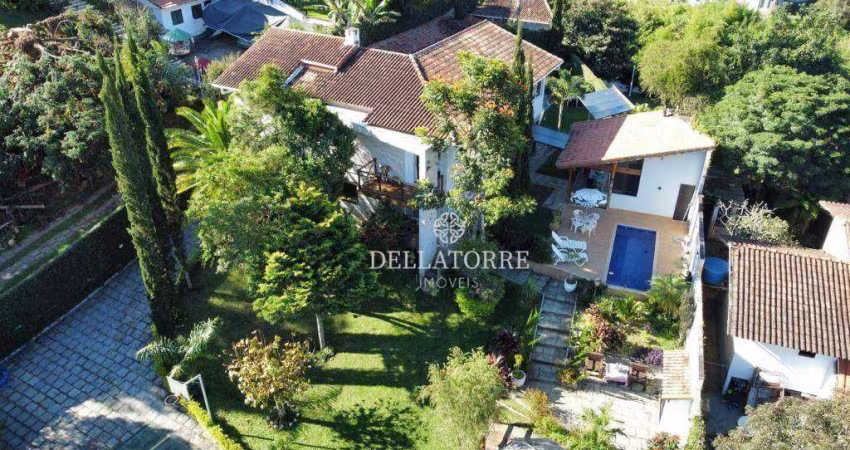 Casa com 4 dormitórios à venda, 500 m² por R$ 2.480.000,00 - Golfe - Teresópolis/RJ