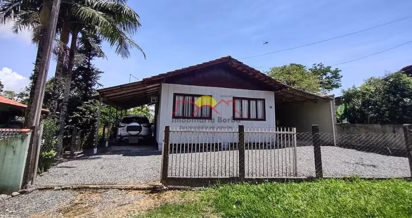 Casa com Amplo Terreno na Praia de Itaguaçu SFS