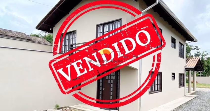 Sobrado com Amplo Terreno no Petropólis