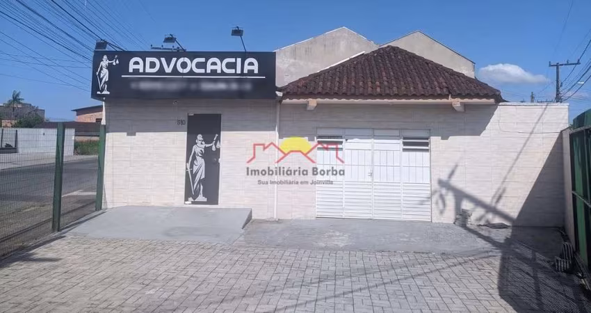 Casa de Esquina com Sala para Escritório