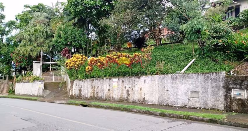 Terreno com Área Total de 910 m² no Iririú